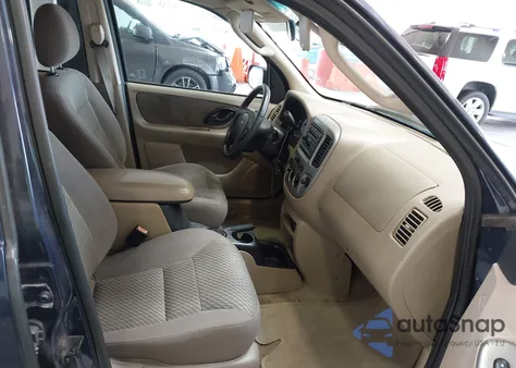 2004 Ford Escape Xlt from USA, damaged, VIN 1FMCU93164DA05594